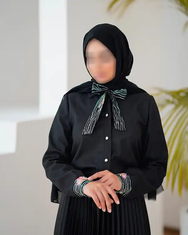 100 مدل شومیز مشکی 2025؛ جدیدترین بلوز مشکی زنانه برای محرم [مجلسی ساده]