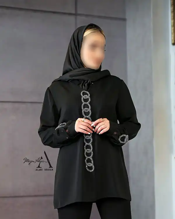 100 مدل شومیز مشکی 2025؛ جدیدترین بلوز مشکی زنانه برای محرم [مجلسی ساده]
