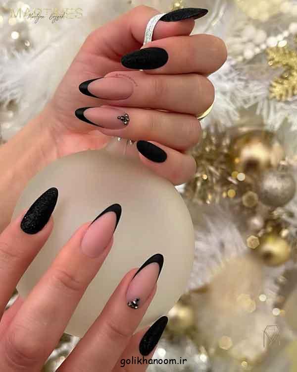 مدل ناخن برای محرم دخترانه ۱۴۰۴ | گلچین طرح مشکی زیبا و جدید (کوتاه و بلند)