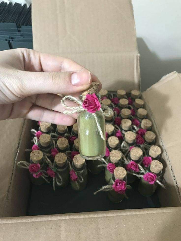 تزیین حنای خشک برای مهمانها؛ 30 طرح برای هدیه دادن کیسه‌ توری، ظروف شیشه‌ای 