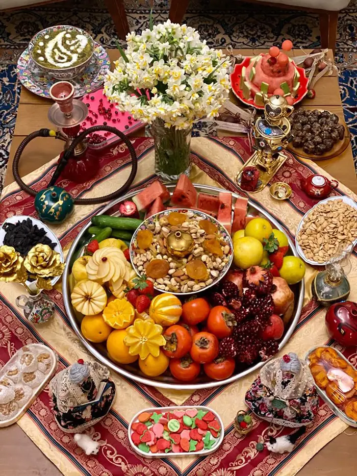 ۵۰ سفره شب یلدا ساده و شیک ۲۰۲۶؛ ترکیب عشق، رنگ، سنت، اصالت - با کمترین هزینه