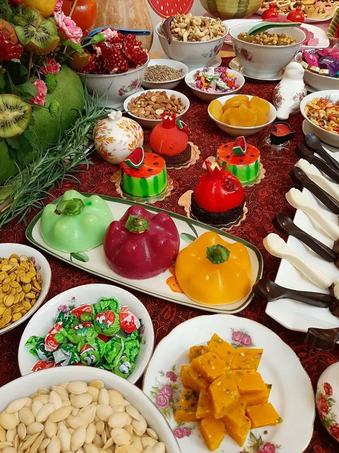 ۵۰ سفره شب یلدا ساده و شیک ۲۰۲۶؛ ترکیب عشق، رنگ، سنت، اصالت - با کمترین هزینه