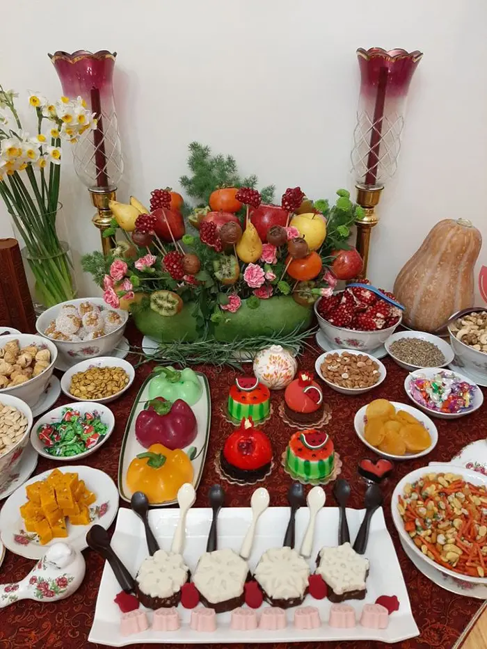 ۵۰ سفره شب یلدا ساده و شیک ۲۰۲۶؛ ترکیب عشق، رنگ، سنت، اصالت - با کمترین هزینه